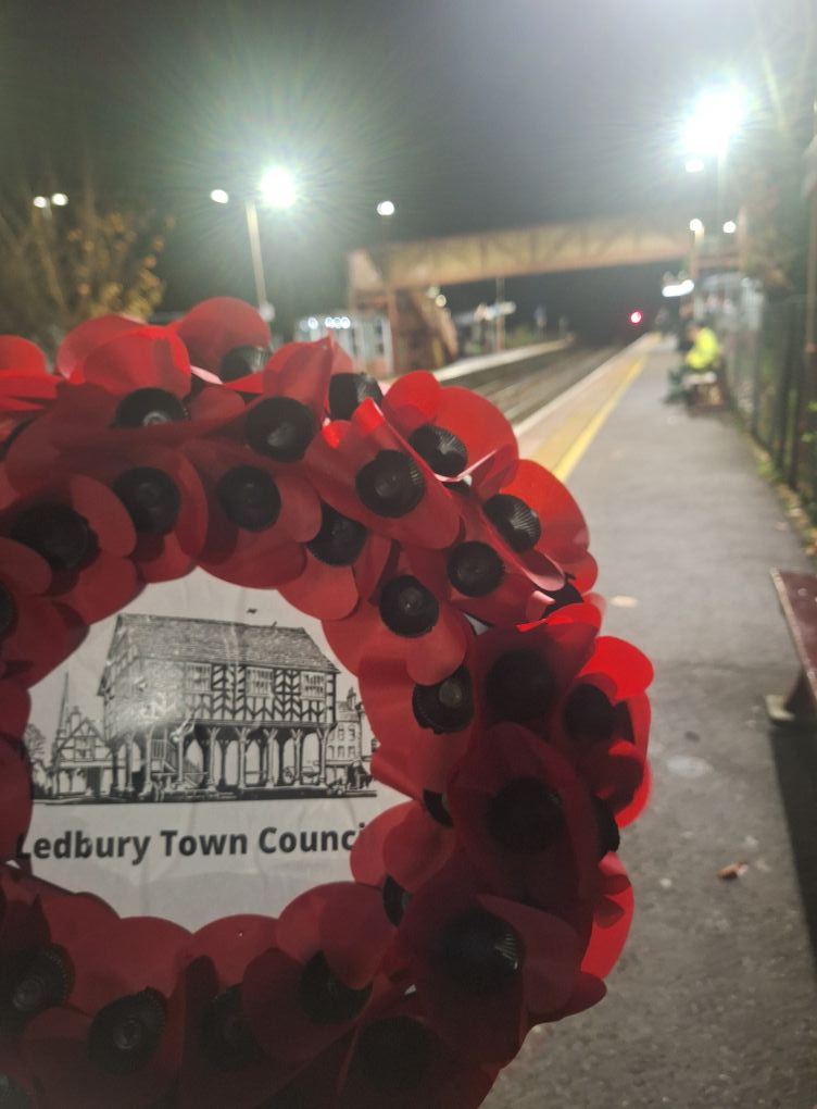 Ledbury Town Council joins ‘Poppies to Paddington’ Remembrance Tribute